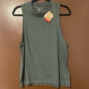 Reebok Workout Top NWT size Medium